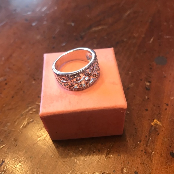 NEW IN BOX! 925 Sterling Silver White Sapphire Ring - Picture 5 of 6